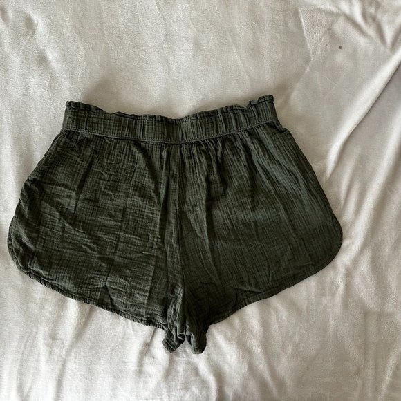 Green Universal Thread linen shorts - Picture 3 of 3